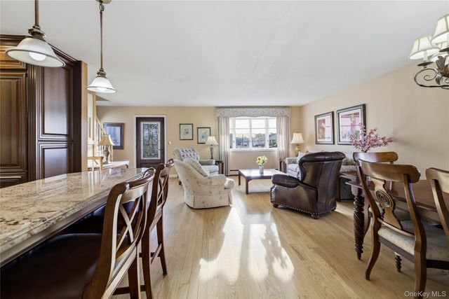 2575 Bayview Avenue, Wantagh, NY 11793