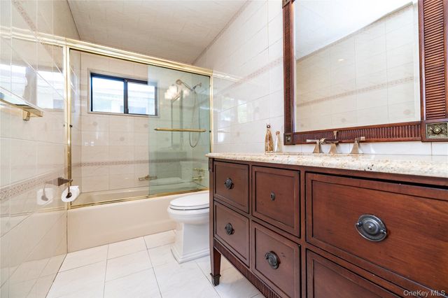2575 Bayview Avenue, Wantagh, NY 11793