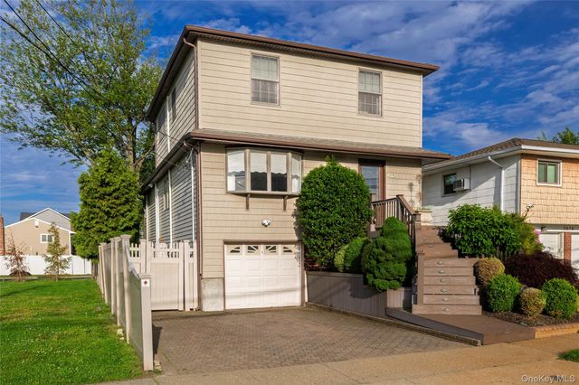 2575 Bayview Avenue, Wantagh, NY 11793