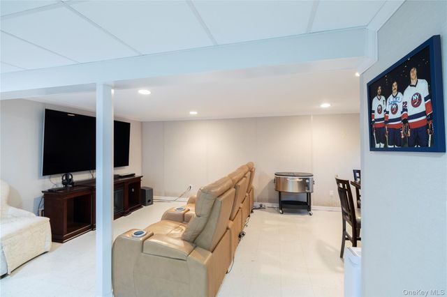 2575 Bayview Avenue, Wantagh, NY 11793