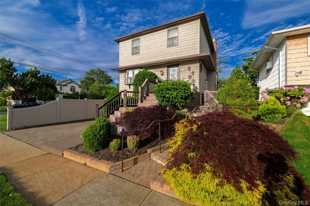 2575 Bayview Avenue, Wantagh, NY 11793