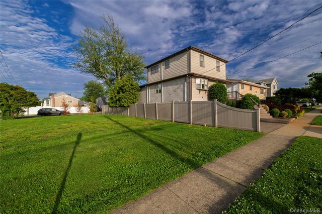 2575 Bayview Avenue, Wantagh, NY 11793