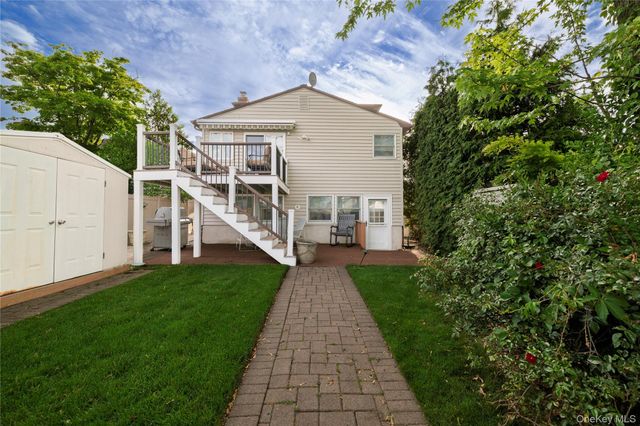 2575 Bayview Avenue, Wantagh, NY 11793