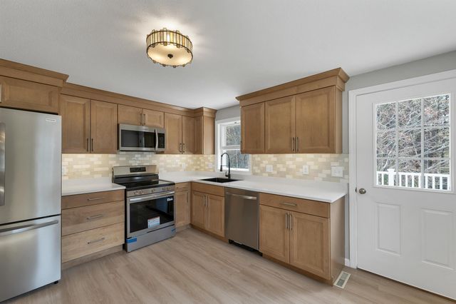26 Packard Drive, Merrimack, NH 03054
