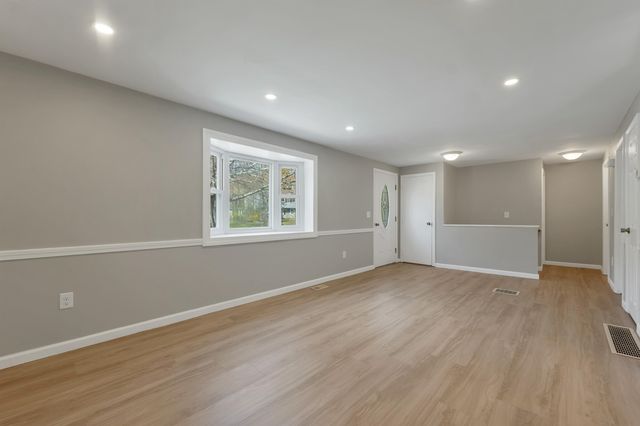 26 Packard Drive, Merrimack, NH 03054