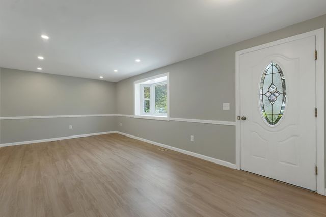26 Packard Drive, Merrimack, NH 03054