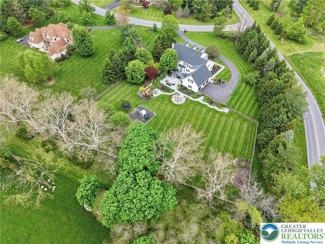 1866 Obriens Court, Lower Saucon Twp, PA 18015