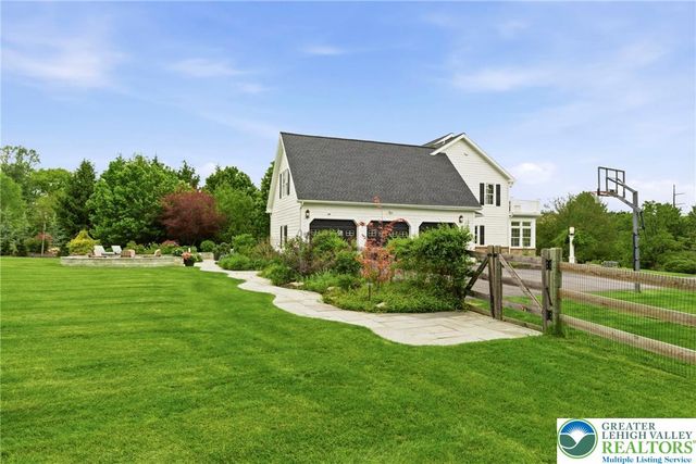 1866 Obriens Court, Lower Saucon Twp, PA 18015