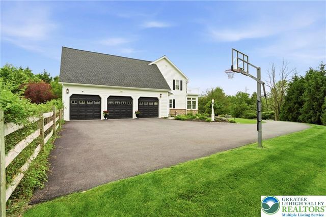 1866 Obriens Court, Lower Saucon Twp, PA 18015