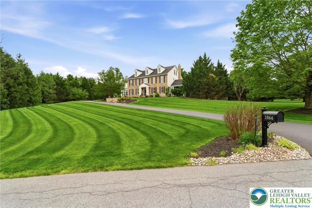1866 Obriens Court, Lower Saucon Twp, PA 18015