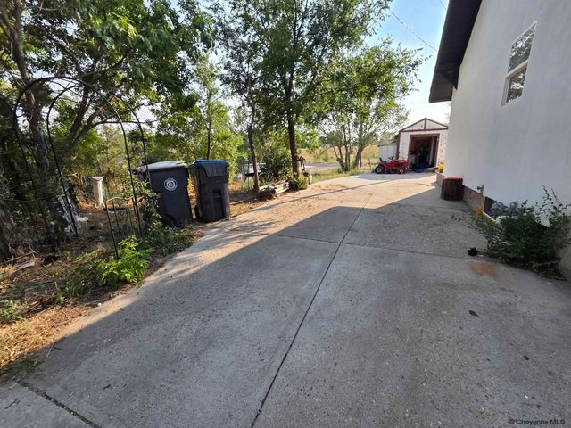 817 W 9TH ST, Cheyenne, WY 82001