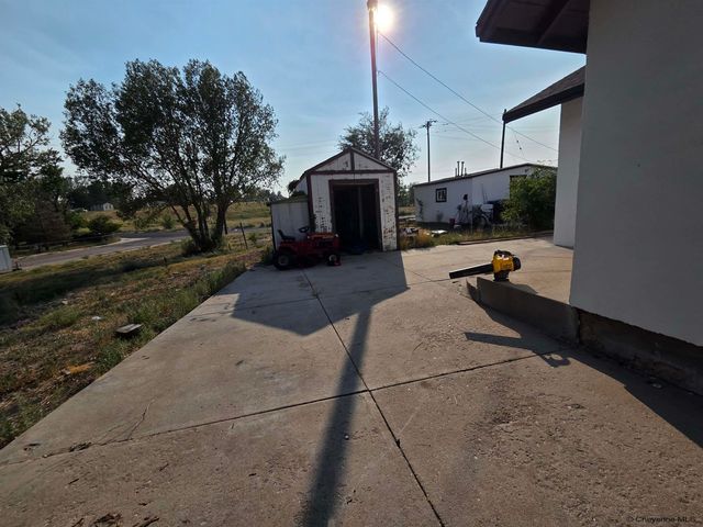 817 W 9TH ST, Cheyenne, WY 82001