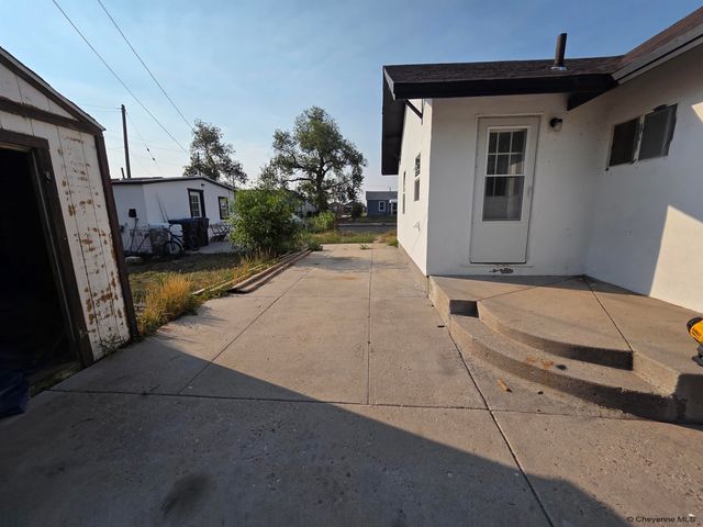 817 W 9TH ST, Cheyenne, WY 82001