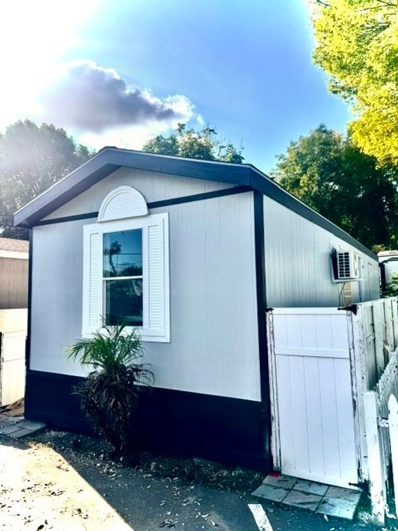 400 Arbor 502, Long Beach, CA 90805 — exterior