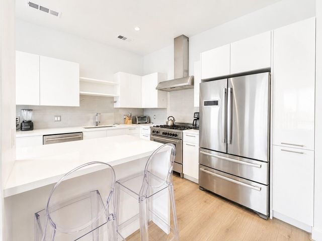 1211 Caroline Street 1608, Houston, TX 77002