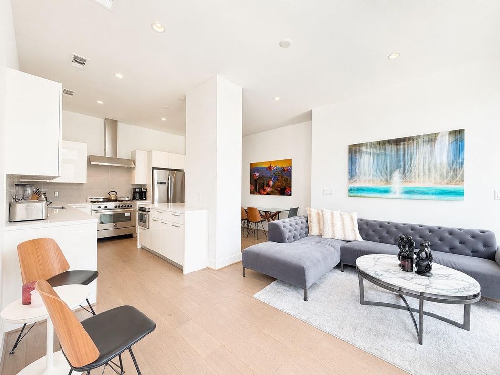 1211 Caroline Street 1608, Houston, TX 77002