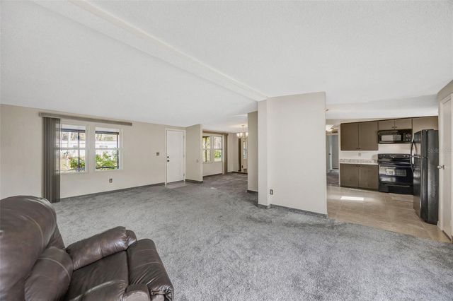 15615 WILLOWDALE ROAD, Tampa, FL 33625