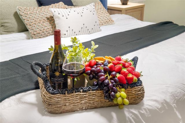 1215 E NORTH STREET, Tampa, FL 33604