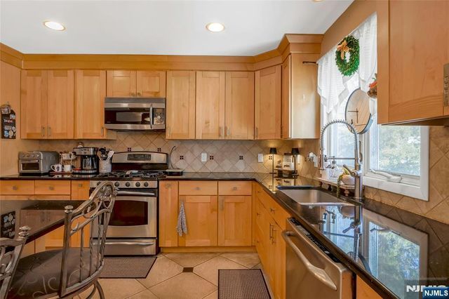 236 Oak Avenue, River Vale, NJ 07675