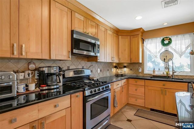 236 Oak Avenue, River Vale, NJ 07675