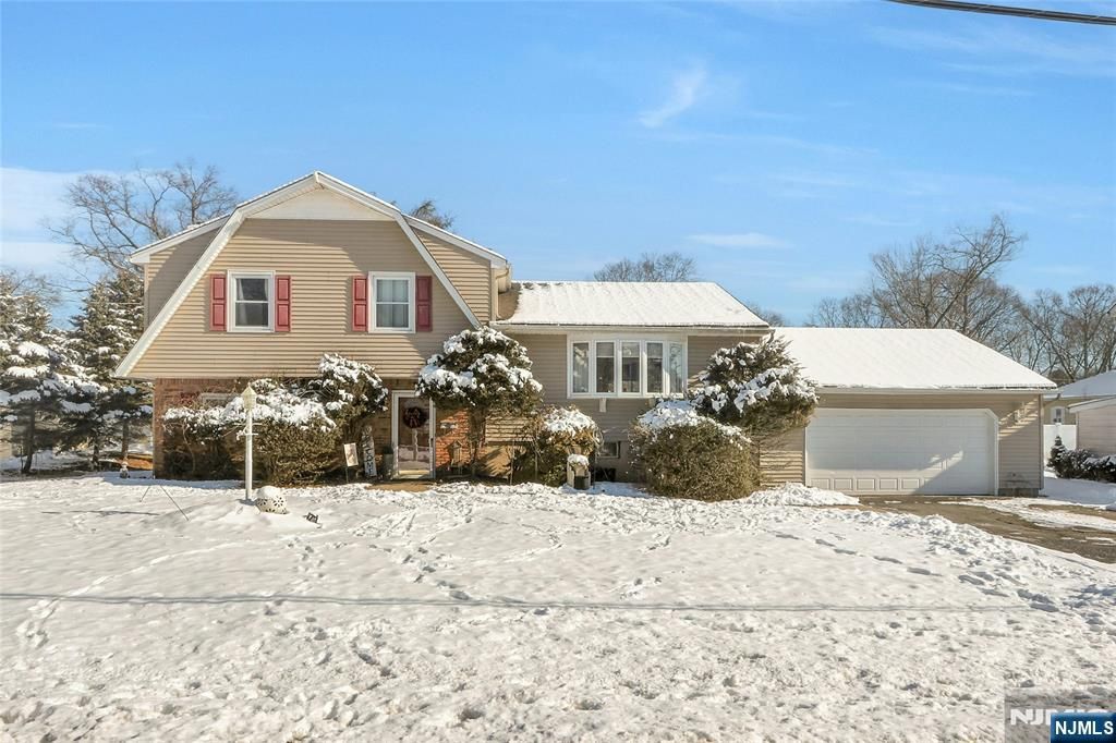 236 Oak Avenue, River Vale, NJ 07675