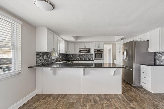 7703 17TH AVENUE NW, Bradenton, FL 34209