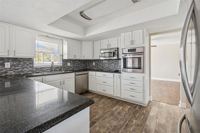 7703 17TH AVENUE NW, Bradenton, FL 34209