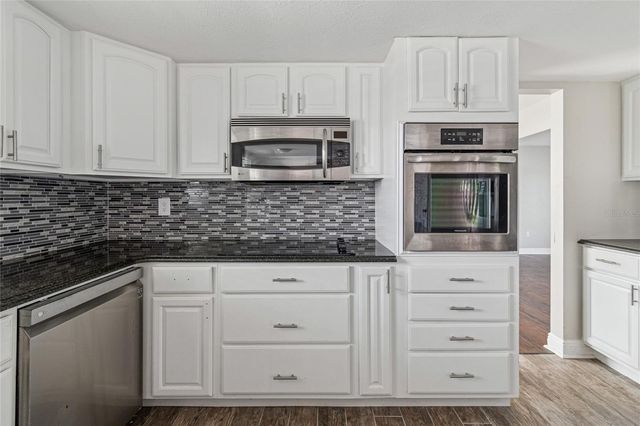 7703 17TH AVENUE NW, Bradenton, FL 34209