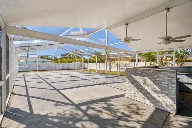 7703 17TH AVENUE NW, Bradenton, FL 34209