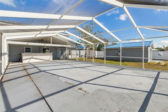 7703 17TH AVENUE NW, Bradenton, FL 34209