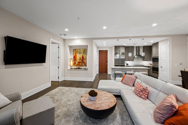 20 Rutledge St Apt 606, Nashville, TN 37210