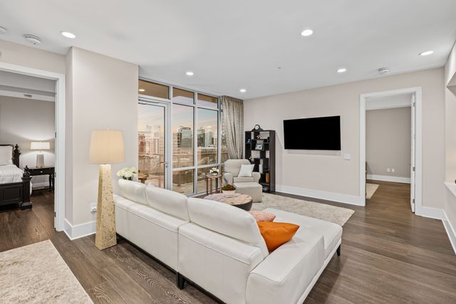 20 Rutledge St Apt 606, Nashville, TN 37210