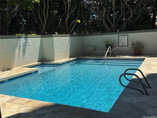 2600 Pualani Way 104, Honolulu, HI 96815