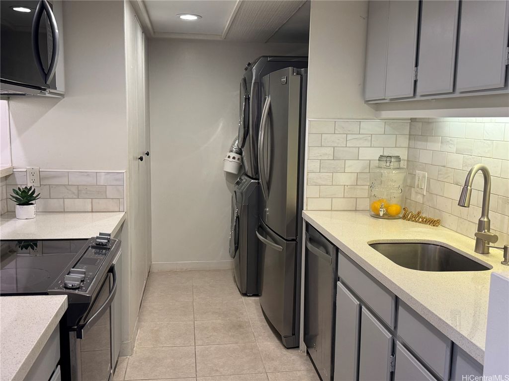 2600 Pualani Way 104, Honolulu, HI 96815