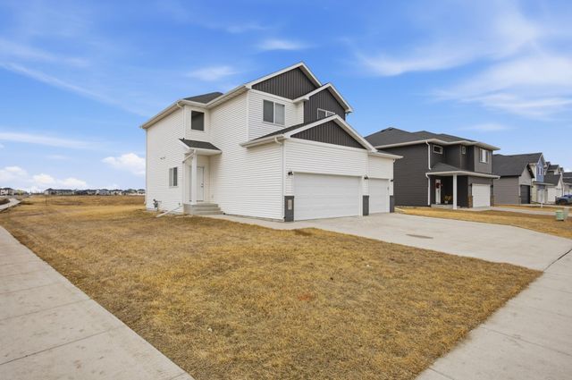 6683 28th Street S, Fargo, ND 58104