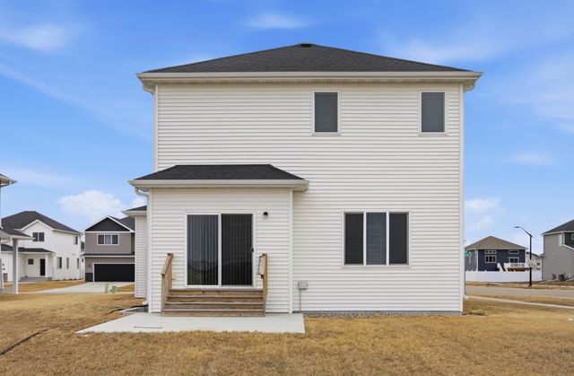 6683 28th Street S, Fargo, ND 58104