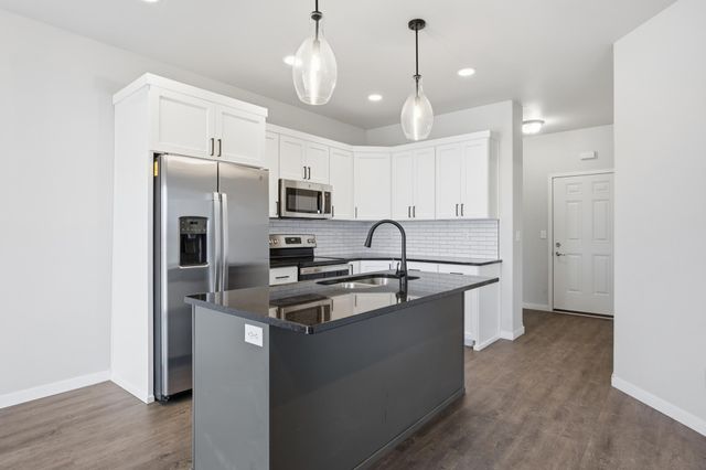 6683 28th Street S, Fargo, ND 58104