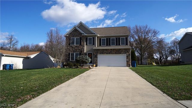 1405 Hidden Lake Boulevard, Akron, OH 44312