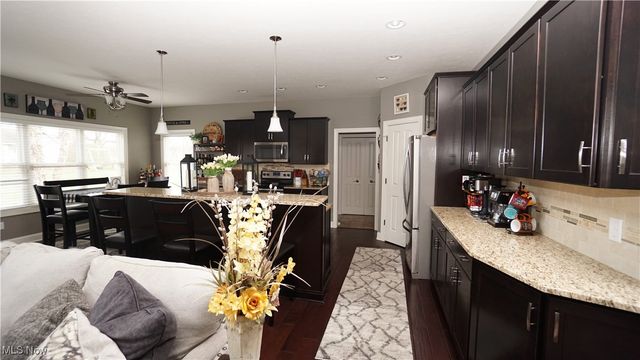 1405 Hidden Lake Boulevard, Akron, OH 44312