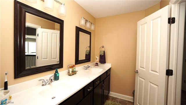 1405 Hidden Lake Boulevard, Akron, OH 44312