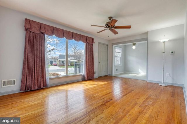 30 LINCOLN DR, Hanover, PA 17331