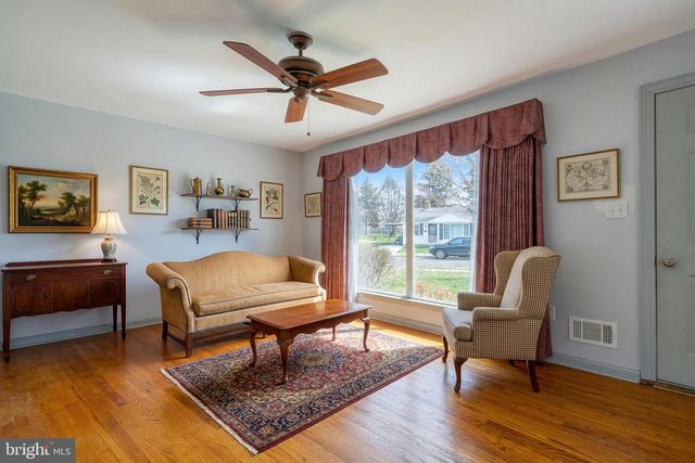 30 LINCOLN DR, Hanover, PA 17331