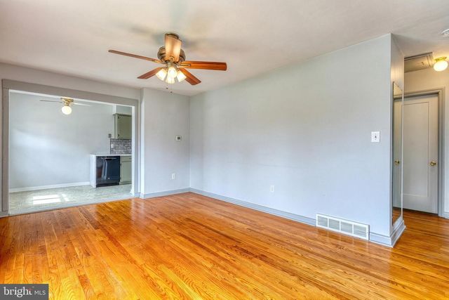 30 LINCOLN DR, Hanover, PA 17331