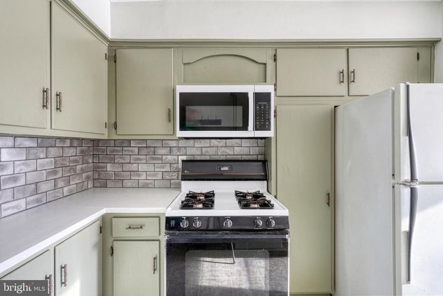 30 LINCOLN DR, Hanover, PA 17331