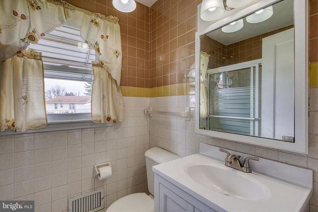 30 LINCOLN DR, Hanover, PA 17331