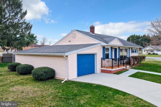 30 LINCOLN DR, Hanover, PA 17331