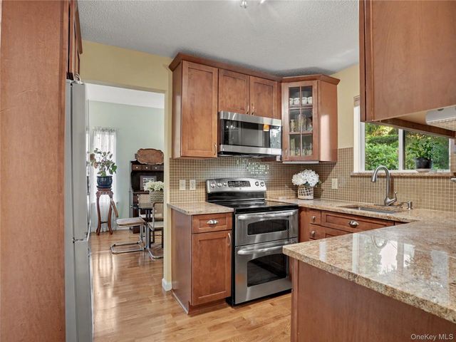 128 Heritage Hills Drive B, Somers, NY 10589