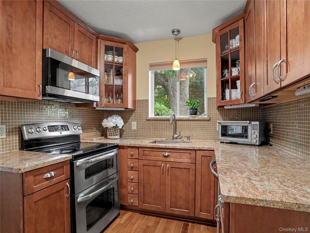 128 Heritage Hills Drive B, Somers, NY 10589