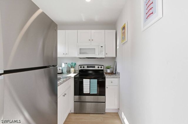 2147 Washington AVE C, Naples, FL 34112