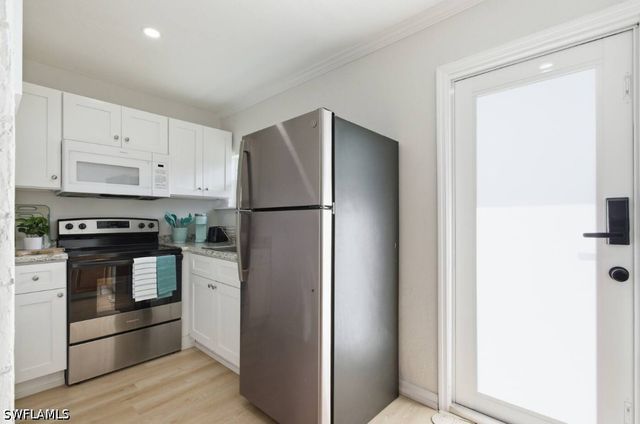 2147 Washington AVE C, Naples, FL 34112